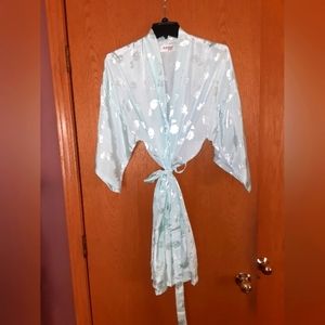 Womens size medium,  Noblesse seafoam green robe